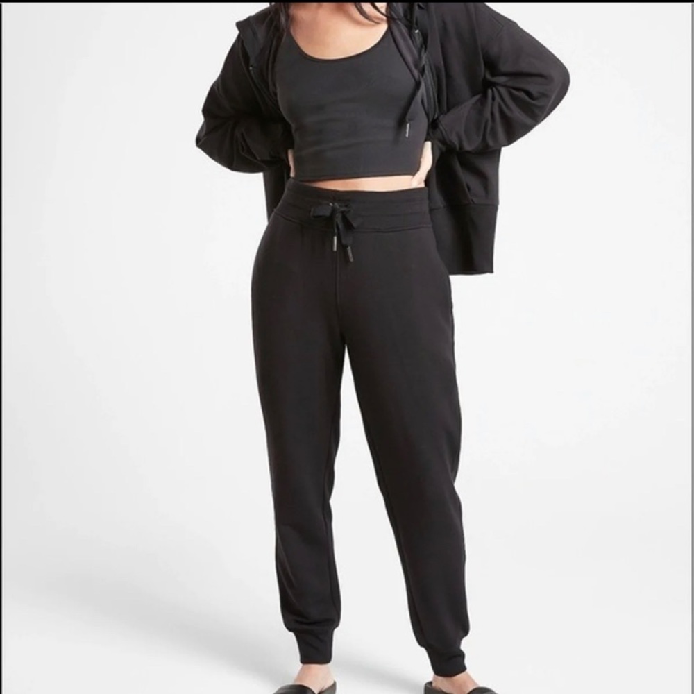 Athleta NWT balance joggers large